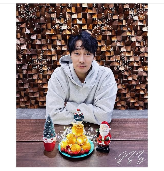 Happy new years 🎄🤶🎅🎉 #sojisub #51k #51kofficial by @soji_sub