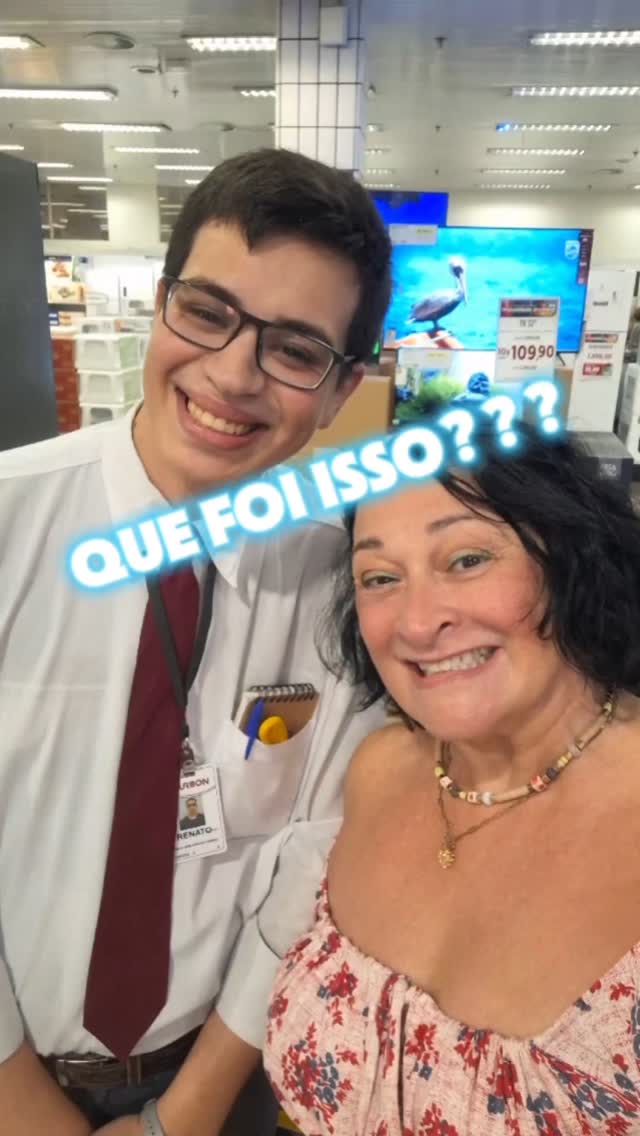 Só acredito vendo. Eu vendo não acredito. O que aconteceu aqui???? Vc já confundiu alguém com outra pessoa e foi falar com ela? by @taniagaidarji