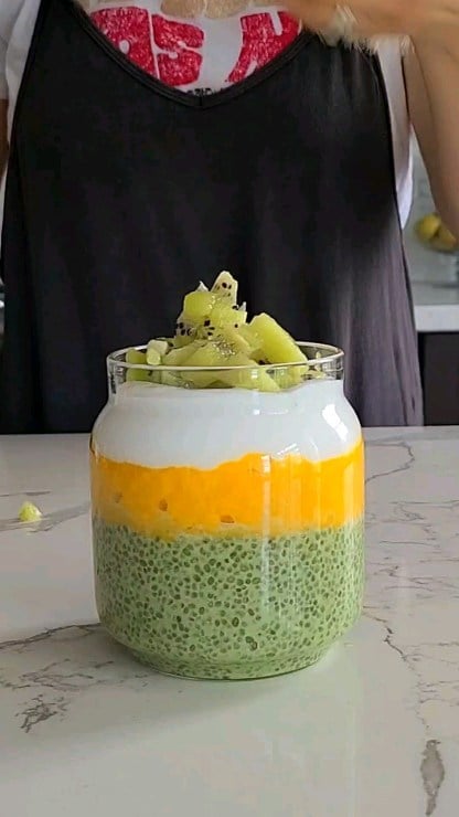 Matcha Mango chia pudding! It's so delicious and naturally sweetened. By @splashofgoodness follow for more healthy recipes.3 tbsp chia seeds 9 tbsp water1/3 cup coconut yogurt 1 tsp matcha 1 mango blend into puree or smash with fork1 kiwi chopped You can layer the jar with extra jogurt and fruit to your desire. Would you share this? Happy weekend! LoveEva ❤️ Get my new EBOOK with 85 juice and pulp recipes. Get special 20% off with code SPLASH20 at checkout for a limited time. 🍹[Link in bio to grab your copy!]FREE EBOOK with more recipes in my bio..#chiapudding #matcha #mangochiapudding #veganbreakfast #chia by @splashofgoodness