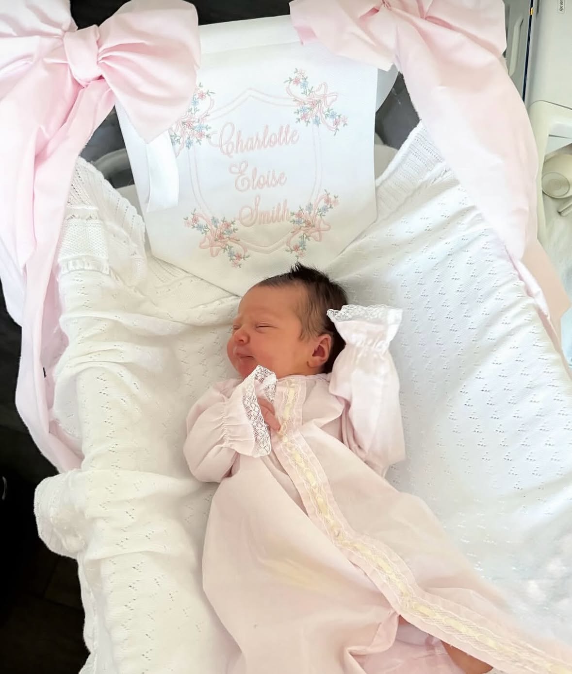 And then there were 4 🩷 Our sweet little Princess, Charlotte Eloise Smith, made her grand arrival on September 28, 2025 and we are so in love with her! Honey & Coach are so blessed 💝