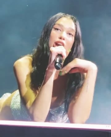 😎😎😎If you're a true Dua Lipa fan, head to the bio and take the lyrics quiz—let’s see how well you know her hits! 🎸🎶🎤#dualipaloversfanbase #dualipa #dualipafanaccount #dualipaloversfanbase #dualipaloversfanbase #dualipalovers #dualıarabasüsü #dualipa🗓️ #photooftheday #dualipa by @dualipalegendd