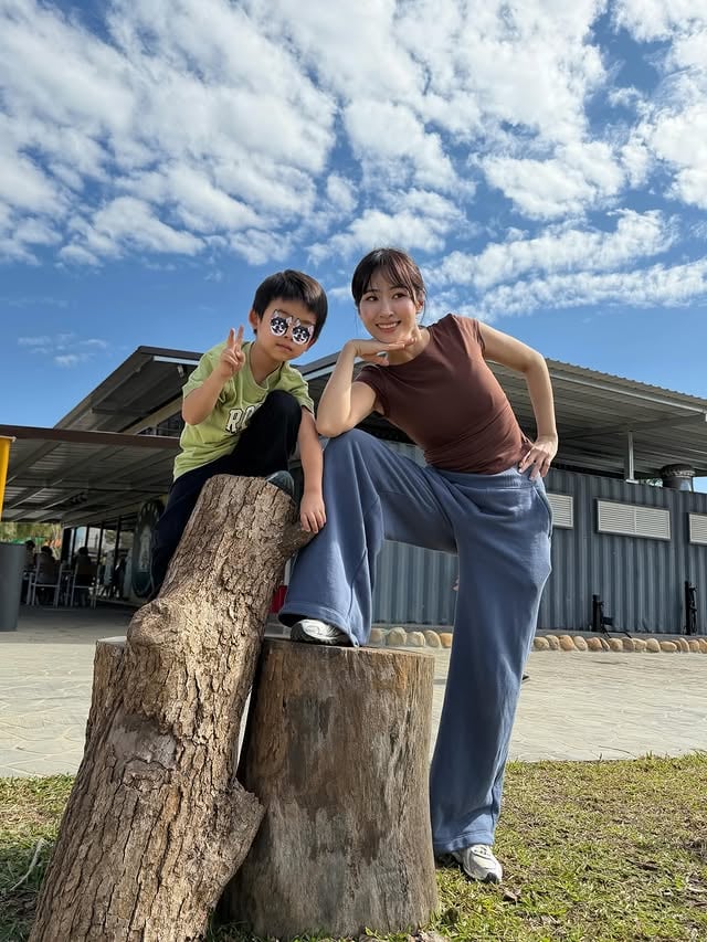 小男孩的酷pose by @afuuuuuuuuuu