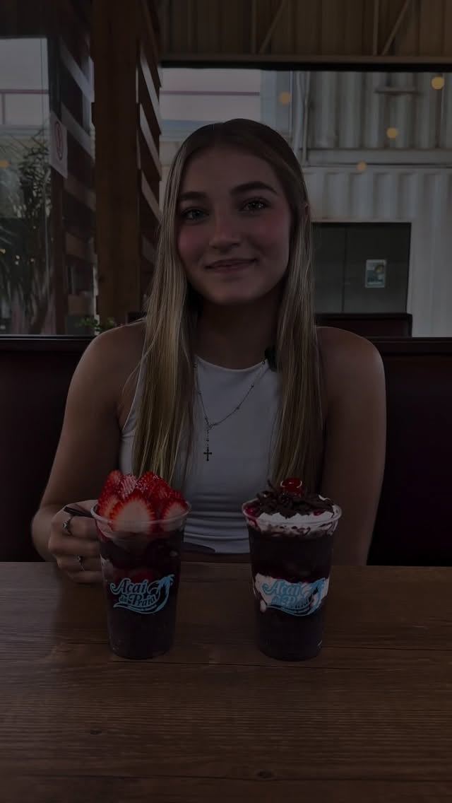 A Mariana (modelo e atleta de vôlei) adora açaí, do melhor, claro: Açaí da Praia ⛱️

Entre o Floresta Negra e o Sensação, qual você acha que ela prefere? 🤔 Conta pra gente 👇🏻

#acaidapraia #acainocopo #florestanegra #sensacao 

📹 @riopreto.revista