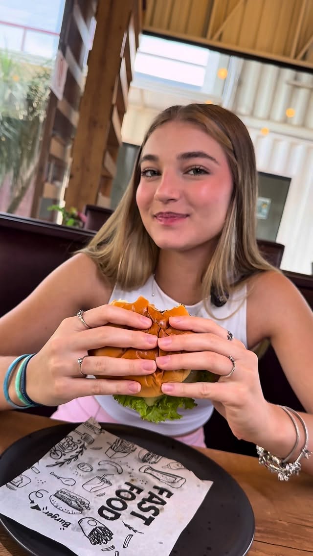 Bateu aquela vontade de um delicioso lanche? 🍔

Faça como a @mariana_morial e venha para o Açaí da Praia ⛱️

👉🏻 Av JK e represa
👉🏻 delivery: 99168-2762

📹 @riopreto.revista 

#acaidapraia #lanche #hamburger #riopretorevista #modelo