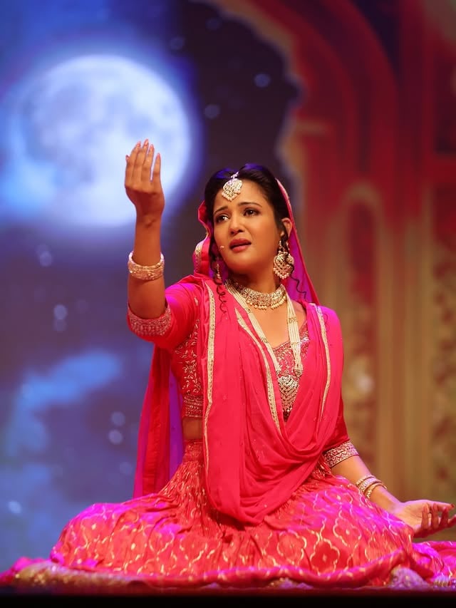 Kaneez — the magic carpet that found me when I was drowning.This show came into my life when I was broken, lost, and quietly asking the universe for just one tiny thread… something to hold on to.Instead, it sent me a whole magic carpet called Kaneez.At first, it was rough.I couldn’t balance. I was scared. I was shedding skins I didn’t even know I was wearing.But the moment I surrendered to MEHER, something larger than me took over.Everything heavy, old, and unnecessary began to fall away.With every rehearsal, every raag, every step on that stage… I felt lighter. Truer. Closer.Manch par Kaanha aaye…aur mujhe Radha banaa kar chale gaye.Kaneez is not just a musical love story.It is my becoming. ✨#Kaneez #MusicalLoveStory #TheatreLife #Meher #RadhaBhav StageIsHome HealingThroughArt Bhakti Transformation Gratitude OnStage IndianTheatre SacredArt@randhirroy @noyrika @raayoraayo @thesiddharthnigam by @gulki_joshi