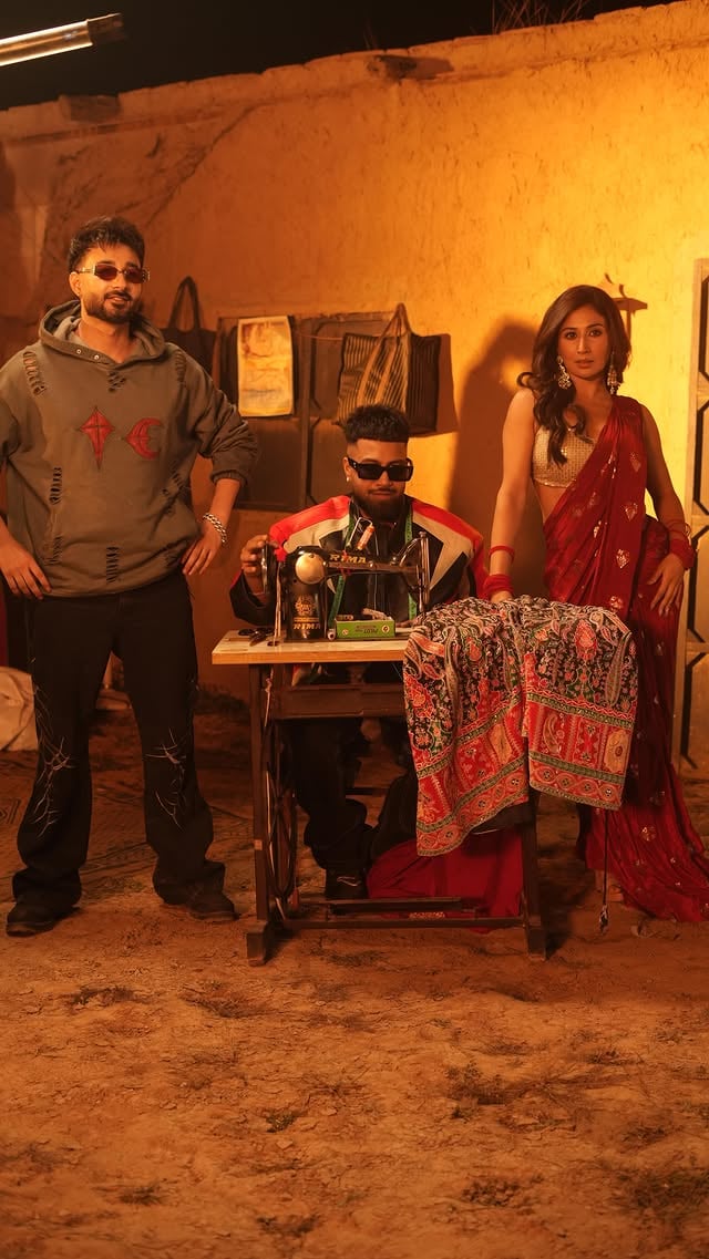 The Song Is Out Now! Please jao aur dekho aur batao kesa laga ❤️..@shreyakalraa @kakawrldd @sukhemuziicaldoctorz @shivachoudharyofficial @auramusicrecords @dilrajnandha @iam_obedafridi by @shreyakalraa