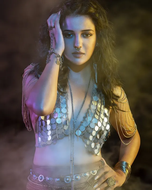 Incase u haven't seen it yet 😈A big thankyou to the team 🤗 @artographybysagar @suveera.swetesh.stylist @_mickey___17 @kanizfatima_hairstylist @33rainbows.in #gulkijoshi #tribal #roar #power #goddess #energy #abundance #gratitude by @gulki_joshi