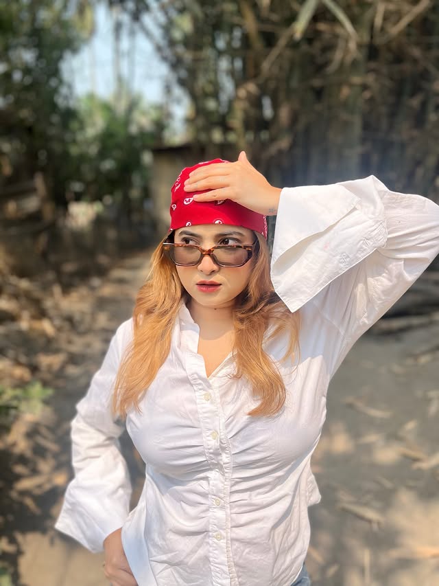 ☀️👩🏻‍🦯 by @sumeeborah