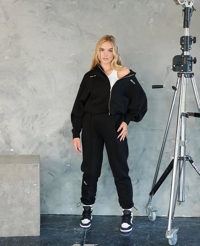 So excited for the launch we have been working on this for over a year now, so exciting to see it come to life 😍 go check out the insta for bts 👀 @desvu_clothing