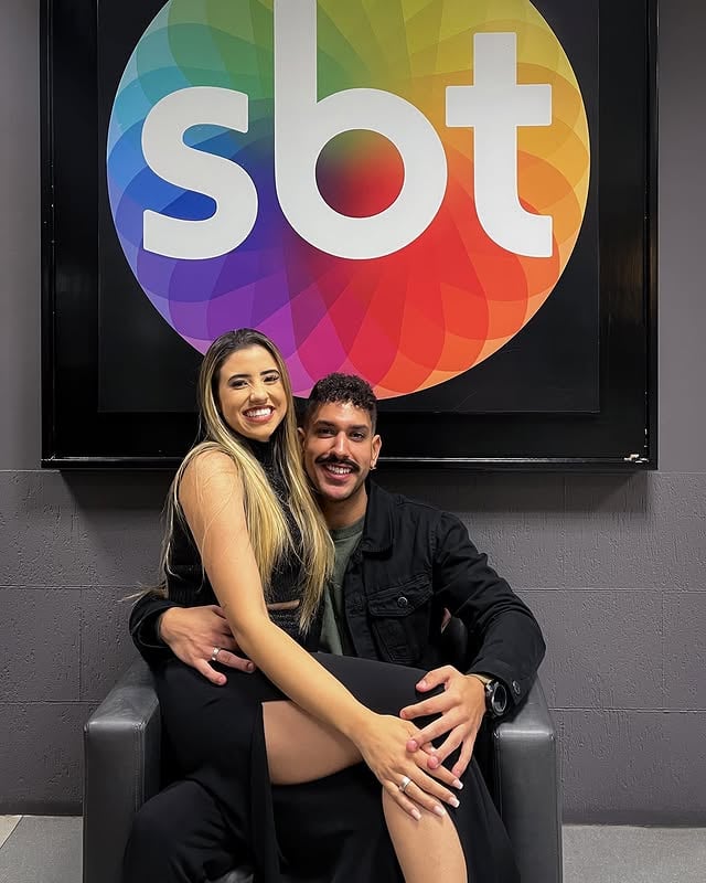 Estamos no SBT ❤️ A felicidade não cabe no peito, vai ficar marcado eternamente no nosso coração! Todo esforço está valendo a pena!Acredite, confie e lembre-se que Deus é quem escreve o seu caminho 🙏🏼Obrigado a cada um que tá aqui com a gente e a todos que nos apoiam desde sempre! Sem vocês nada disso aconteceria! Aos amigos, fãs, família… É tudo por nós 🚀 by @marcosfelm