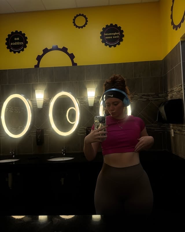happy new year’s eve everyone 🩷🩷 #explore #explorepage #trending #viral #fitness by @paytontheginger