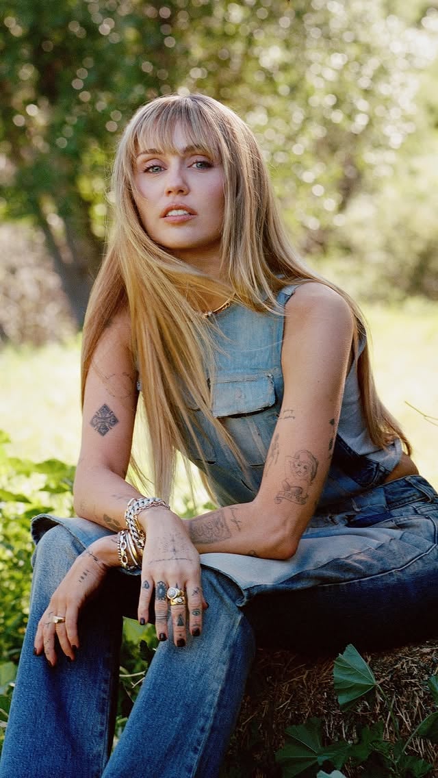 Younger me has loved celebrating 20 years of Hannah Montana with you. This song is yours as a thank you for the life we’ve grown through together. I love you always.“Younger You (from The Hannah Montana 20th Anniversary Special)” out now. by @mileycyrus
