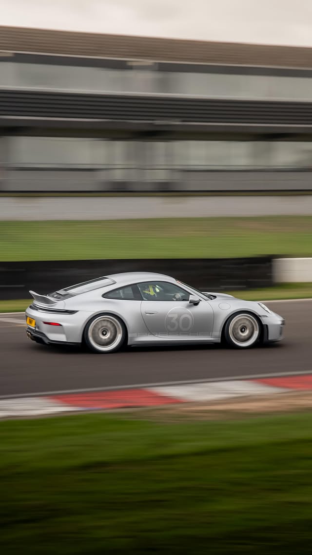 That sound never gets old 🎶 by @jcr_porsche