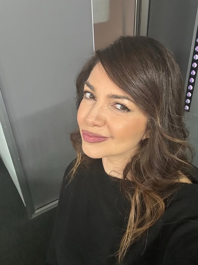 Buongiornooo ☀️ in diretta fino a mezzogiorno su @radior101 con @fernandoproceofficial 🎙️ Pasqua si avvicina 🐣 Team colomba o uovo di cioccolato? 😏 E soprattutto… come vi state preparando?Scrivetemelo nei commenti 👇