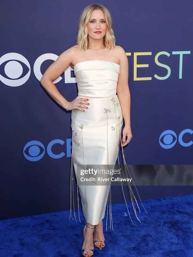 CBS Fest 2026! And new G&M episode tonight!Thank you, team! @goldiehoff @robertti @daniellewellch @jennaafilingeri And Ty Segall to maintain my essence while in gorgeous, pristine, white, girly dress by @emilyosment