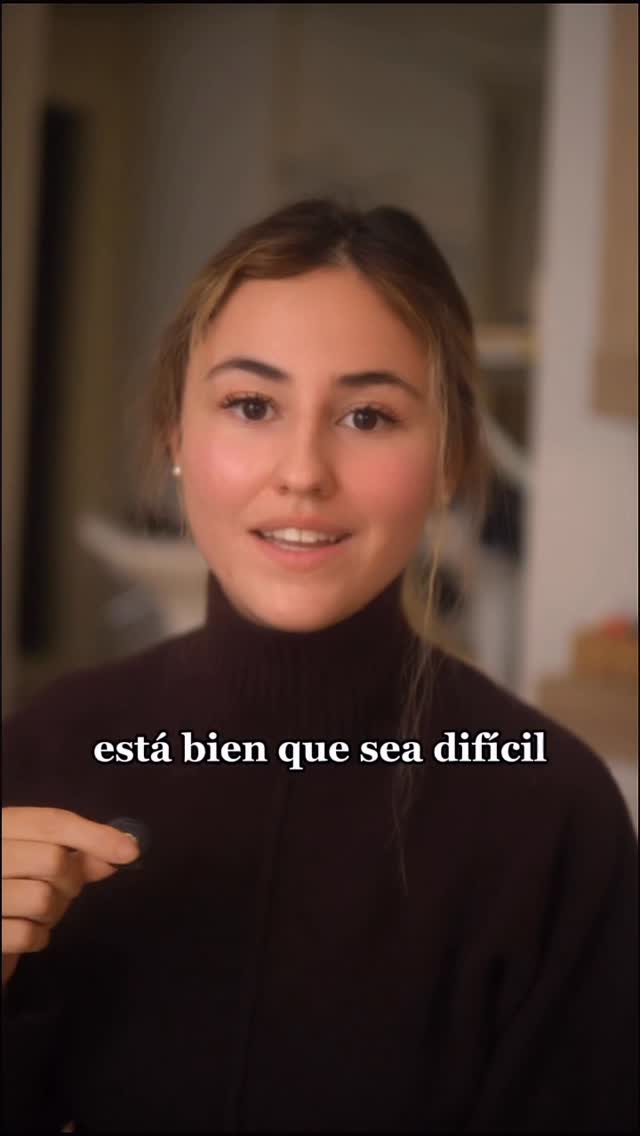 No existe el camino sin precio. Existe el precio que estás dispuesto a pagar.Tener pareja tiene su dificultad. Estar solo también. Arriesgarte puede salir mal. No arriesgarte garantiza que no salga bien.Etc.La pregunta no es cómo evitar la dificultad. La pregunta es qué dificultad tiene sentido para ti. Porque el éxito tiene su soledad. La libertad tiene su incertidumbre. El amor tiene su vulnerabilidad. Y la paz, la paz real… tiene su trabajo interno que nunca termina.Aprende a moverte dentro de lo difícil.Encuentra belleza en lo incompleto. En el proceso que todavía no tiene resultado. En la persona que todavía estás construyendo. Amén? by @irenealbacete