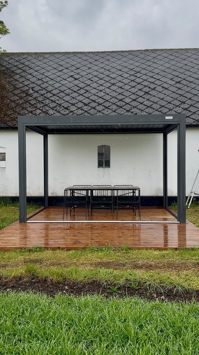 [i samarbete med @pergolux.se]Visst är det rogivande att sitta och lyssna på regndropparna 🌧️Men att bli våt är inte lika mysigt 😉 Nu kan vi snart sitta här ute i pergolan och mysa när regnet öser ner utanför 😍Om ni tittar till slutet av reelen så ser ni en bild som jag bad chat GPT göra över känslan som jag ser framför mig här i pergolan 💭Visst ser det mysigt ut?Snart är vi där 🙏😍Använd min kod [oliveros] för att få 5% rabatt på din egen PERGOLUX. Ligger en länk i min bio #pergolux #pergoluxse by @oliverogard