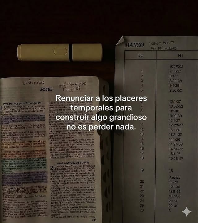 ¿Sabías que el 40% de tus acciones diarias no son decisiones, sino hábitos automáticos?Esto significa que casi la mitad de tu vida la pasas en “piloto automático”, siguiendo patrones repetidos en lugar de elecciones conscientes. La buena noticia es que, al transformar esos pequeños hábitos, tienes el poder de rediseñar tu futuro por completo, casi sin esfuerzo una vez que empiezas.El secreto está en la eficiencia cerebral: Tu cerebro crea hábitos para ahorrar energía. Cuando una acción se vuelve automática, entra en “modo ahorro”. Por eso es tan difícil romper un mal hábito, pero también por eso es tan gratificante construir uno bueno: una vez establecido, tu cerebro empieza a trabajar a tu favor todos los días. by @irenealbacete