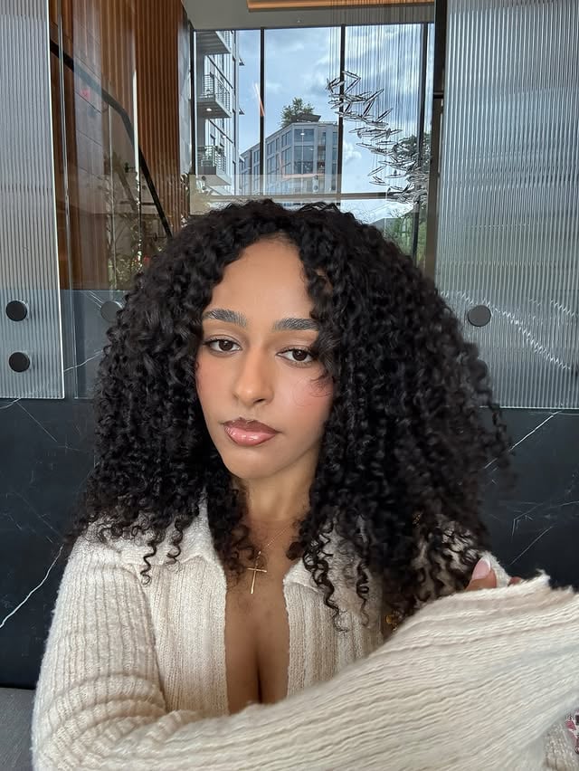 Having a good hair day🤍 by @meskyk