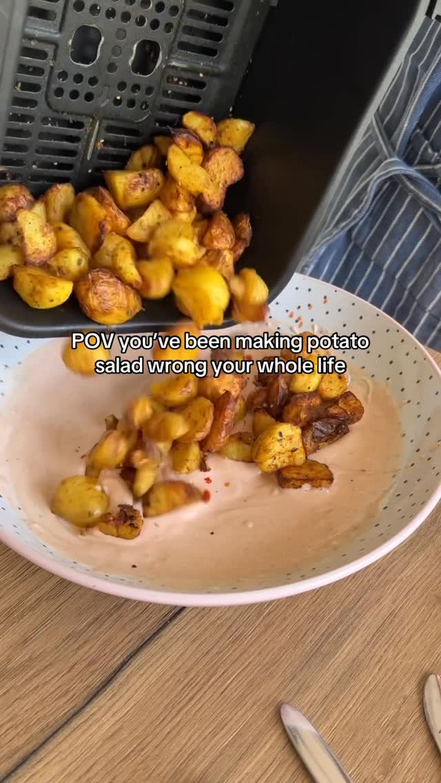 This and NO OTHER potato salad! 🙅‍♀️RECIPE potato salad:-1kg small potatoes, cook 6-7minsDrain and cut in chunks.-1 Tbsp oil-salt to taste -2 Tsp paprikaBake or air fry at 200C for 20-30mins.Dressing:-1 big Tbsp vegan cream cheese-3 Tbsp vegan yogurt -1/2 Tbsp vinegar-1/2 Tbsp agave-1/2 Tsp gochujang-salt to tasteMix well.-2 scallion greens, chopped-2 Tbsp kimchi (optional), choppedAdd everything with the potatoes to the dressing.Mix well and serve.