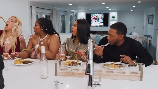🍳 Cooking With Ghost starring @ghostfacekillah is heating up…Only 3 episodes left, I already came through as one of the judges for @sexxystaceface 🔥Now we handing it over to the people…🗣️ Who should pull up for the final episodes?Which one of Ghostface Killah’s friends need to step in that kitchen next?And let’s settle this once and for all…🧀 WHO GOT THE BEST MAC N CHEESE?!Don’t just say it… stand on it.Tag them. Call them out. Bring the heat 🔥Best answer might really end up on the show…🎬 Cooking With Ghost by @kiki_777_doll
