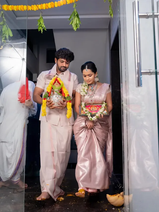Congratulations shobha & yash.#congratulations #housewarming #shobhashetty #newhouse #cutecouple by @telugu_celebritys