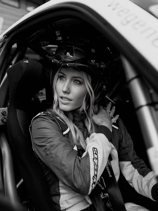 Die 24h Nürburgring Woche steht an… 🚗💨… aber leider ohne mich! 😔 Ich wurde in den letzten Wochen sehr oft gefragt, ob ich das Event noch machen kann, allerdings wird das leider nichts. Die Gefahr in der Boxengasse ist einfach zu groß! Jeder der mich kennt weiß, dass ich dieses Rennen & alles drumherum unglaublich liebe. Eigentlich lasse ich mir das nicht nehmen, dort vor Ort mit dabei zu sein. Ich hätte mir nur allzu gerne Max Verstappen auf der Nordschleife gegeben - so wie viele von euch, wie der Ticketverkauf zeigt 😆 Dieses Jahr wird daraus - aus sehr schönem Grund - leider nichts. Der Rennanzug hätte eh nicht gepasst 😜😉Fotos: @bastisevastos by @laurapapendick