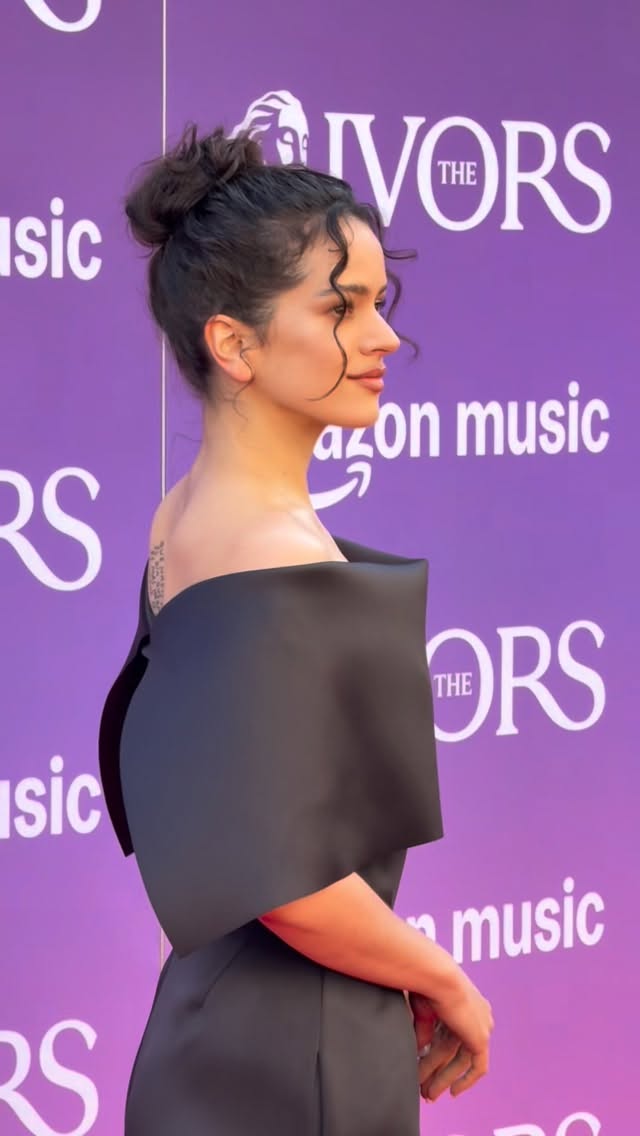#Rosalía arrives at the 2026 #IvorNovelloAwards 🫡✨ by @umpg_uk