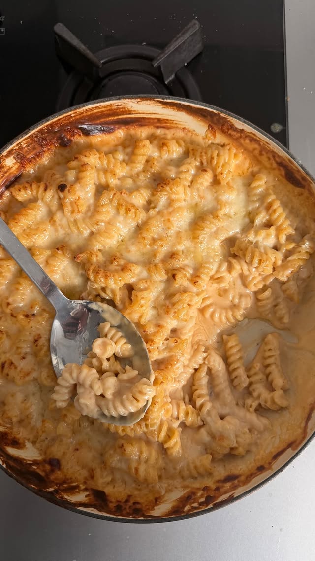Un vide frigo bien coquinou 🔥Les ingrédients :- 500g de pâtes - 300g de Gruyère - 60g de farine - 60g de beurre - 1L de lait entier - 1 cas de gochujang - Sel, poivre et noix de muscade by @whoogys