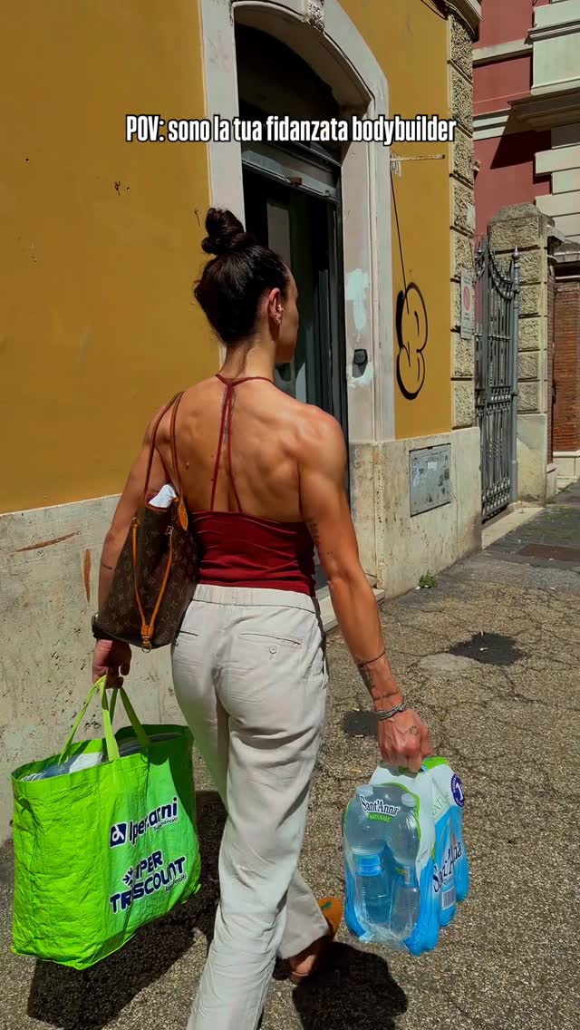 Sfrutta anche tu la tua fidanzata bodybuilder #bodybuilding #gymlife #couple #instagood #gymlife by @dannunzz_