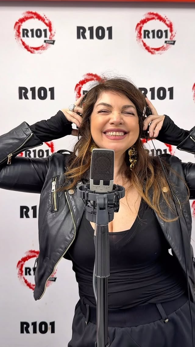@cristinadavenaofficial ha lanciato in diretta su @radior101 la nuova sfida dei quarti di finale dei cartoni animatiAvete votato in tantissimi 🤩Scoprite nel video quale cartone avete preferito tra:🔹Una spada per Lady Oscar🔹Yoghi salsa e merende👉 Ascolta e guarda Cristina D’Avena in “Procediamo”, il programma di Fernando Proce, con Sabrina Bambi e Regina, ogni mercoledì dalle 11.00 alle 12.00, in radio su R101, in tv sul canale 67 del digitale terrestre e dallo smartphone con l’app gratuita di R101 📱#cartoon #cartoons #cartoni #cartonianimati #anime radio101