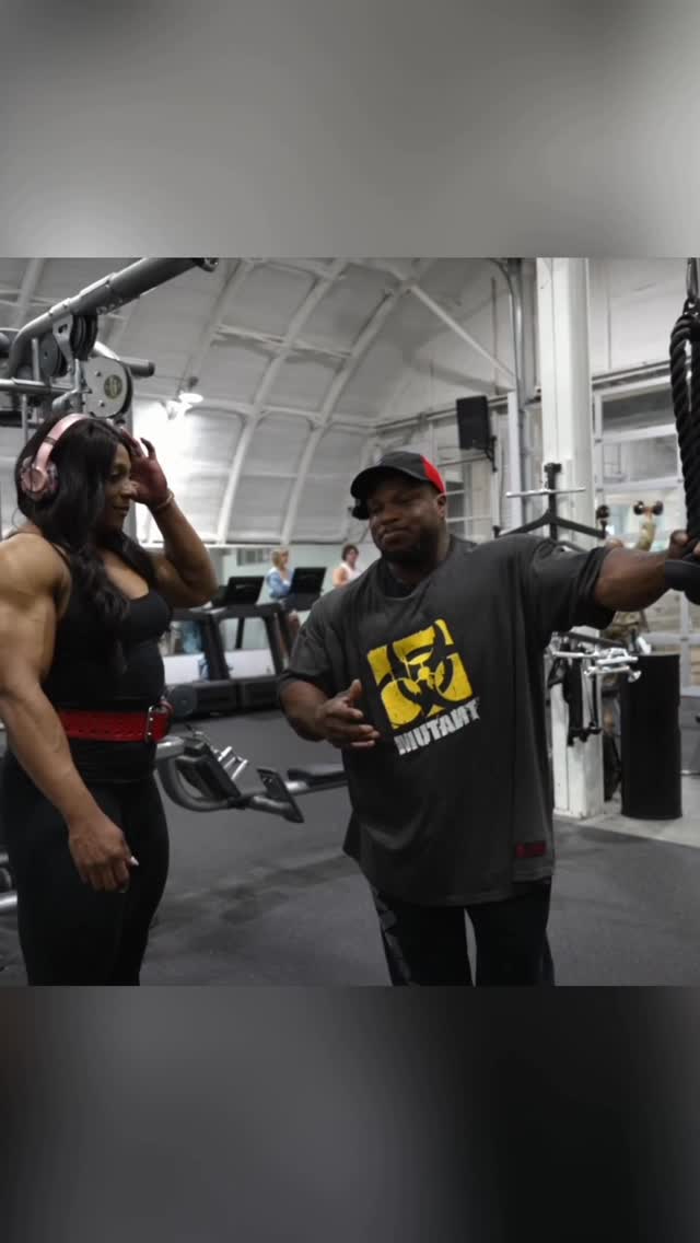 @mzprettymuscle & @shaunclarida didn’t get to the top by grinding themselves into the ground. They got smarter.Cut the volume. Train with intent. Let your body actually recover.What’s your #1 recovery non-negotiable? 👇#mutantnation #bornhardcore #msolympia #mrolympia212 by @mutantnation