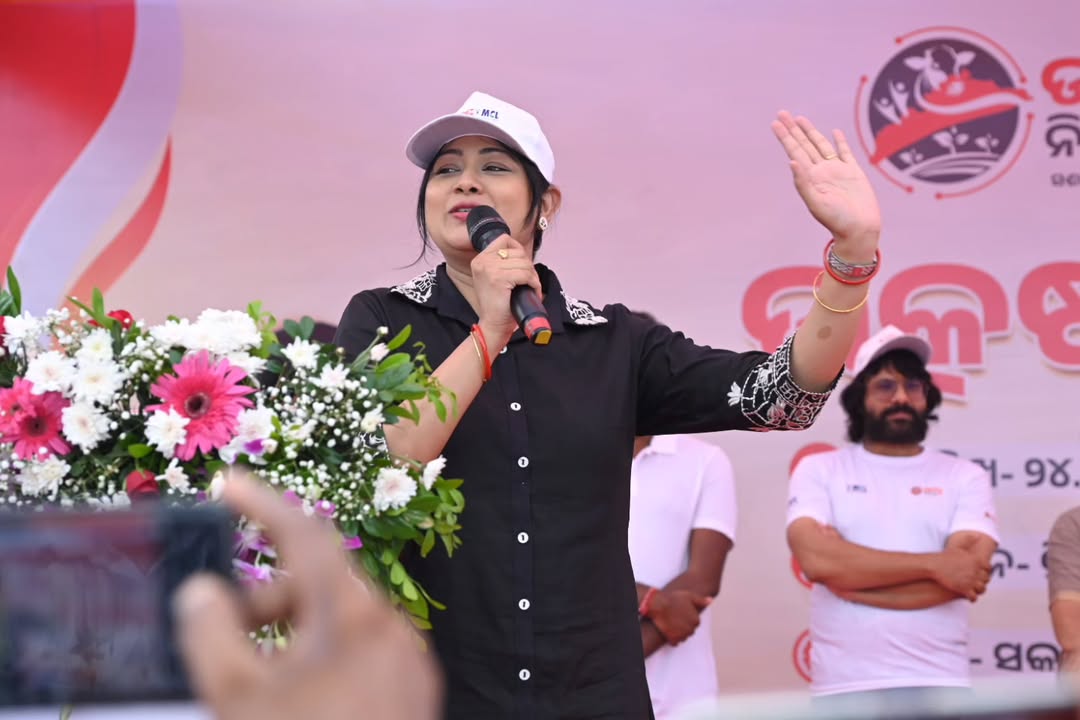 Nimapada experience is always wao... But this time the experience was super wao with Hon'ble Deputy Chief Minister Mrs Pravati Parida during Utkarsh Marathon. It was a great pleasure meeting Pravati apa and the youth of Nimapada 🙏🏼 Thank you for your love and energy 🙏🏻It will stay as a memorable day for us 🙏🏻 Lets keep taking Nimapada to new heights, making it Utkarsh Nimapada 🙏🏻 by @architasahuofficial