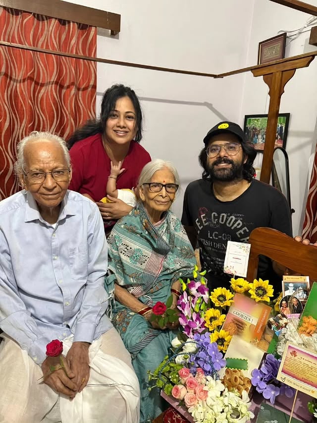 Couple Goal Inspiration...Our Grand Father & Grand Mother's 70th marriage Anniversary😍Pls drop ur wishes & thoughts to make this beautiful moment special... ଅଜା ଆଇଙ୍କ ୭୦ ତମ ବିବାହ ବାର୍ଷିକୀର ଏଇ ସୁନ୍ଦର ମୁହୂର୍ତ୍ତ ପାଇଁ ଆପଣଙ୍କ ଶୁଭକାମନା ଟିକେ ପଠେଇ ଦେବେ 😍😍😍 ଜୟ ଜଗନ୍ନାଥ by @architasahuofficial