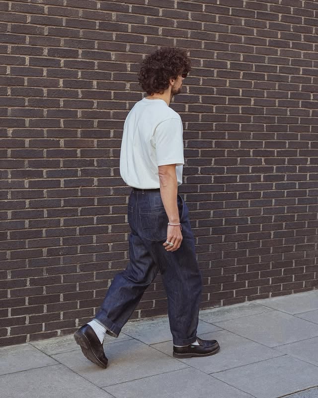 A really good pair of denim trousers that happen to get better the more you wear them.⁠⁠Featuring:⁠– Antique White Recycled/Bio Jersey core pocket tee⁠– Black Canvas Webbing O ring belt⁠– Indigo 13oz Selvedge Denim Duke pant ⁠⁠#UniversalWorks #SS26