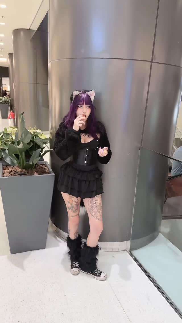 Se você gosta de pão de queijo me segue 🥰.....#gotica #viral #humor #gothsofinstagram #minasgerais by @kelltchup