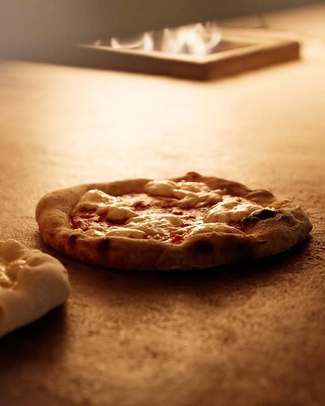 New 8-inch Pizzas made fresh daily at the Cafe Our new 8-inch pizzas are made with a naturally leavened dough made in-house using a sourdough starter and unbleached flour, for a structured slice with a subtle chew. Finished with a variety of organic toppings and wood-fired for a flavorful, lightly charred crust.*Available at select locations. by @erewhon