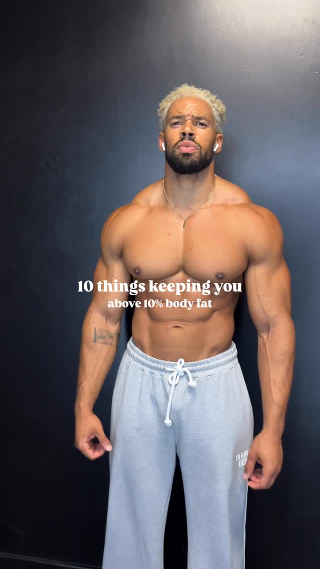 10 things keeping most people above 10% body fat:1. Nuts — healthy, but incredibly calorie dense.2. Milk in coffees and teas — small calories that compound daily.3. Sauces and dressings — often the highest-calorie part of the meal.4. Alcohol — lowers inhibition and increases food intake.5. Smoothies — easy to drink 600+ calories in minutes.6. Takeaways — calories are almost always underestimated.7. Large plates — people consistently serve and eat more.8. Not preparing food ahead of time — convenience usually wins.9. Weekend “cheat meals” that become cheat weekends.10. Constant snacking — calories consumed without real hunger.None of these are inherently bad.The issue is that they make calorie control difficult without you realising it.Most people don’t fail because they eat one bad meal.They stay stuck because they repeatedly underestimate the small decisions that add up over weeks, months, and years.Wearing @boohoomanactive joggers by @arranaro