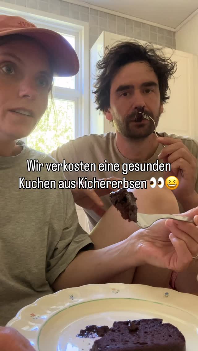 Kirchererbsen Schokokuchen nicht so unser Ding 😅 einstimmig abgelehnt 🥲#kuchenfail #küchenfail#verkostung by @caroundben