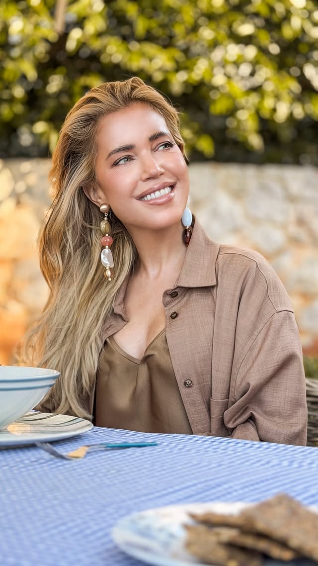 The cleaner I eat, the better I usually feel 🤍⁠⁠Fresh ingredients, balanced meals, and no strict rules — just what works for me. What does balance look like for you? by @sylviemeis