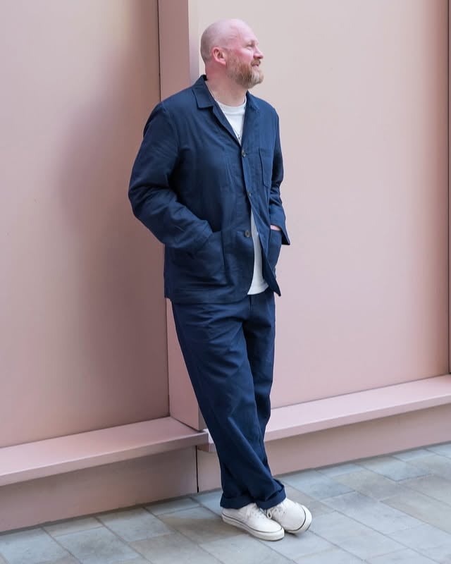 Out and about, styling Summer ‘26.⁠⁠Featuring:⁠– Navy Linen Cotton Shirting Dizzy jacket⁠– Ecru Single Jersey core tee⁠– Navy Linen Slub Weave Dizzy trouser⁠⁠#UniversalWorks #SS26 by @universal_works