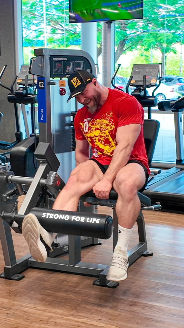 Most of us didn’t grow up wanting to be just big.We wanted to be strong, athletic, hard to break. Like wrestlers.Like The Ultimate Warrior, Hulk Hogan, or even The Undertaker. 🙌For a while, years, I got sidetracked.Size mattered. Numbers mattered.But now I’m back to what actually matters.Being functional. Having energy.⚡Because energy and health matter more than PRs.The people who matter don’t care how strong I lookor how much I can bench, only that I’m there for them, present in the moments that count. ❤️That’s what I train for now. 💪Powered by @mutantnation 🚀 by @mutantnation