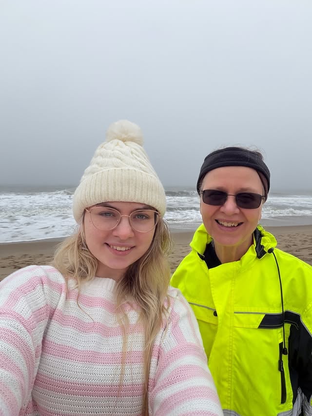 My mom enjoyed the beach too! ☺️❤️🌊
