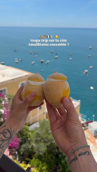 Envoie ça à la personne avec qui tu veux partir sur la côte Amalfitaine en Vespa 💛🇮🇹 J’avoue que nous on en rêvait depuis longtemps et on l’a enfin fait avec @le.vespa.trip organisé par @travelbase.fr On s’est laissé porter de A à Z (itinéraire, organisation, réservations, etc..) et quel BONHEUR, de ne penser à rien et de juste profiter des paysages italiens ! 📍 Les spots à ne pas manquer :• Positano • Amalfi • Atrani • Ravello • Fiordo di Furore • Monte Faito • Sorrente • Bagni Regina GiovannaLa côte Amalfitaine devient officiellement notre endroit préféré d’Italie 🍋🛵Et toi c’est quoi ton endroit préféré en Italie ? 🇮🇹#italie #italy #amalficoast #vespa by @frenchwanderers