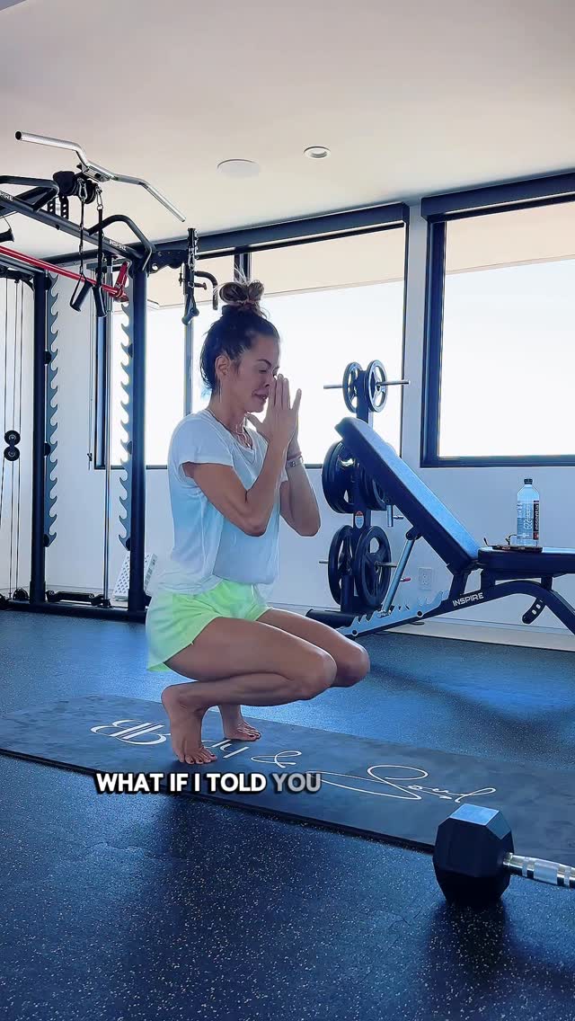 Try this flow today & everyday so that you CAN do it every day for the rest of your life… Active Mobility + Balance = faith, strength & flexibility.#brookeburkebody #wellness #mobility by @brookeburke