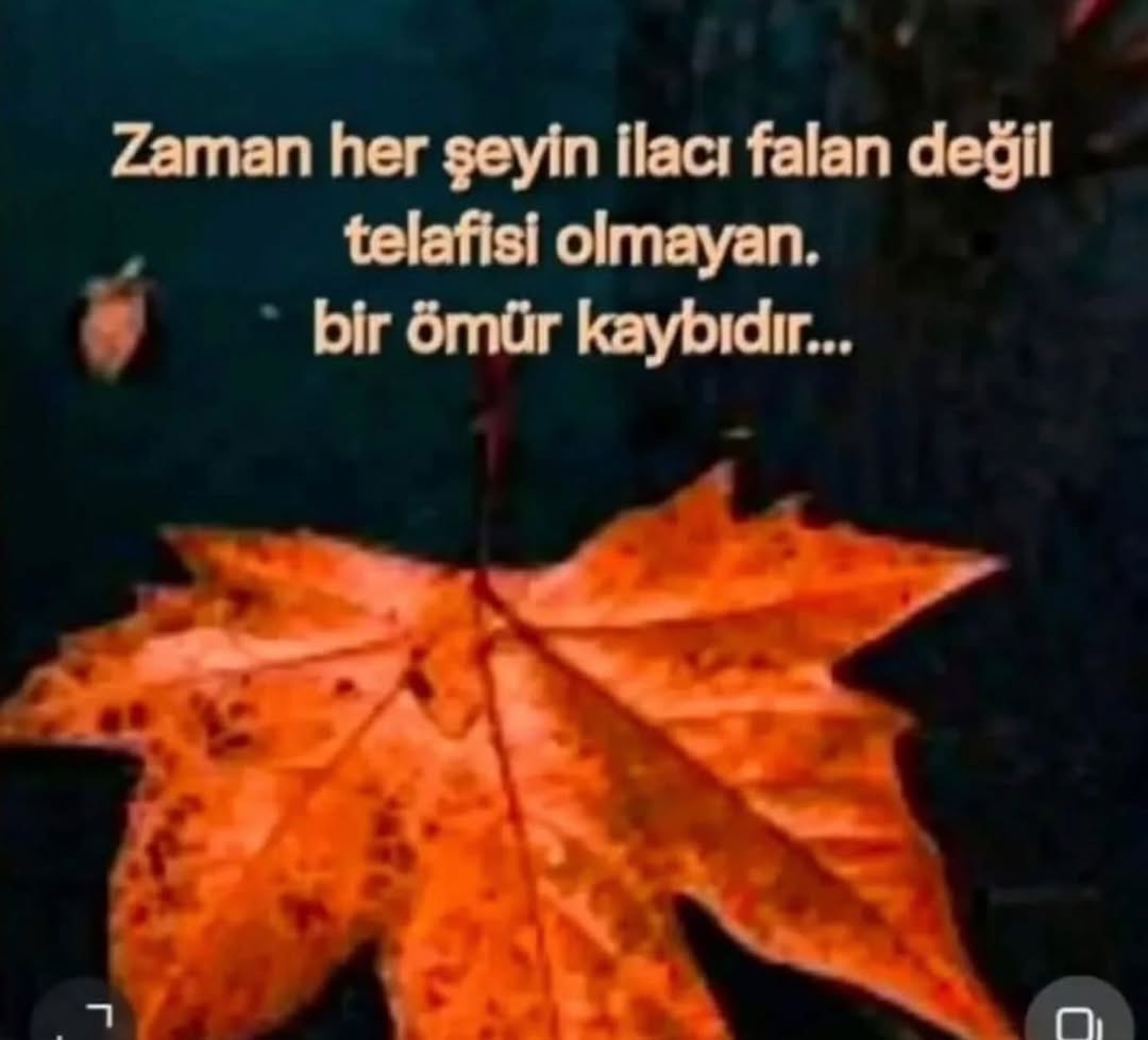 Venüs Yengeç’te.Satürn karşı köşede konumlanmış, elinde eski kayıtlarla bir muhasebe yapıyor.Bu gökyüzünde aşk kolayca filizlenmez.Bu gökyüzünde aşk, sorumluluklarının bedelini öder.Kim kimi ne kadar sevmiş?Kim neyi eksik bırakmış?Kim hangi gece gerçeği saklamış?Kim hangi korkunun ardına sığınmış?Satürn tüm bunları tek tek gündeme getirir.Bazı insanlar bu üç gün içinde terk edilmeyecek.Ancak terk edilmiş gibi hissedebilir.Çünkü en ağır yalnızlık, bir insanın gitmesi değildir.Yanınızda duran birinin size ulaşamamasıdır.Telefonlar sessizleşebilir.Yataklar daha geniş ve boş hissedilebilir.Aynalar daha sert bir yüzleşme sunabilir.İnsan, kendi yüzüne bakıp kendisini dahi sevilmeye değer görmeyebilir.İşte Satürn tam bu noktada devreye girer.Bir bıçak gibi değil.Paslanmış bir demir gibi.Yavaş yavaş etkisini gösterir.Yavaş yavaş hatırlatır.Her yara sevgi eksikliğinden kaynaklanmaz.Bazıları, kişinin kendisini değersiz görmesinden doğar.Bu açı, biraz da bunun bedelini hatırlatır.Yanlış insanlara duyulan sadakatin.Hak etmeyenlere verilen emeğin.Başkalarını kurtarmaya çalışırken kişinin kendisini tüketmesinin.Gökyüzü bazen ödüller dağıtmaz.Bazen yalnızca hesapları önünüze koyar.Ve bazı geceler insan şu gerçeği öğrenir:Kalbini kıran şey aşk değildir.Aşk uğruna görmezden geldiğin gerçeklerdir
