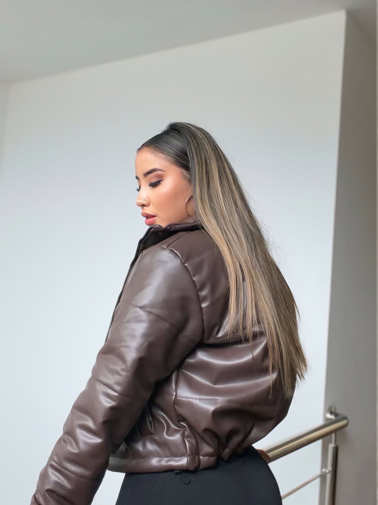 🤎✨ Nuestra casaca Puffer Chocolate de Kanomy Store ya llegó para conquistar esta temporada 😍
Abrígate con estilo, comodidad y el toque perfecto para tus outfits diarios 🔥

Un básico infaltable que combina con todo ✨
Disponible por tiempo limitado 💫

#KanomyStore #PufferChocolate #CasacaPuffer #ModaConEstilo #OutfitKanomy