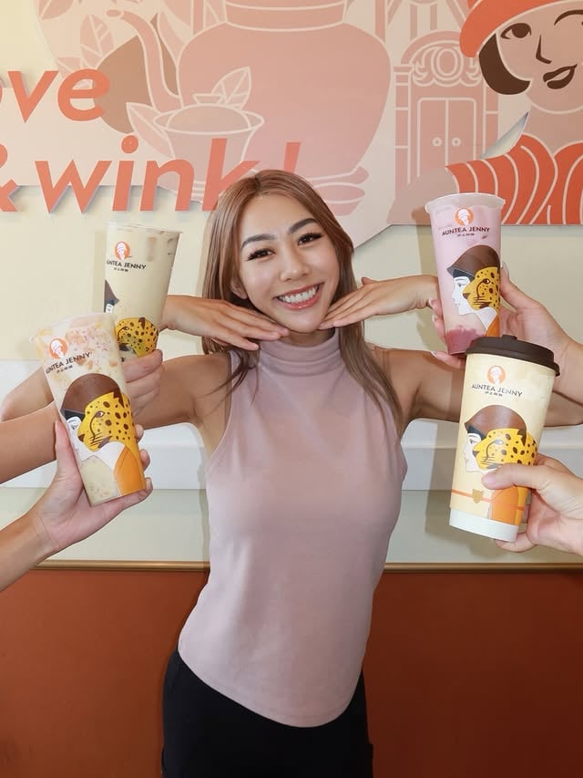 me and the drinks that keep me mentally stable ✨🧋 #aunteajenny #boba #bobamilktea #bobatea by @itsjenniboop
