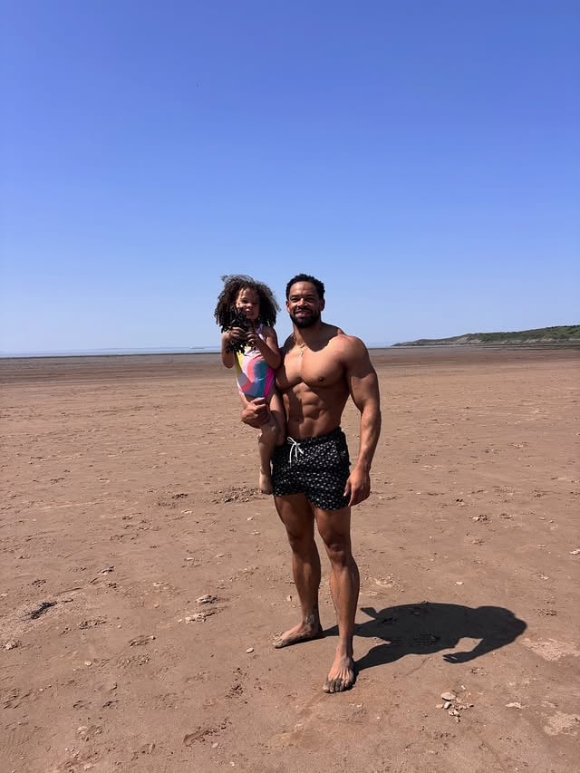 A day at the beach with my twin. God you have been so, so good to me. by @arranaro