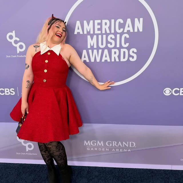 What an honor to be nominated ✨twice✨in a row 💕#AMAsStylist @miss_kellyjohnson Glam @jenichua What a fun night! Congrats to KPDH ❤️ by @vivziebizzie